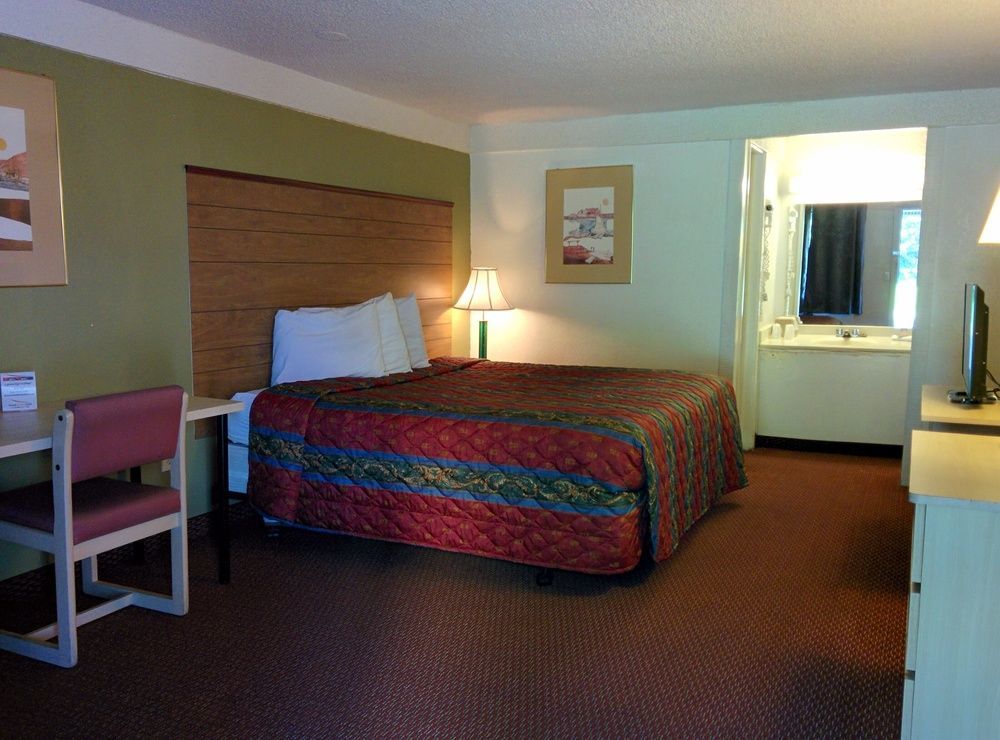 Hotel Econo -